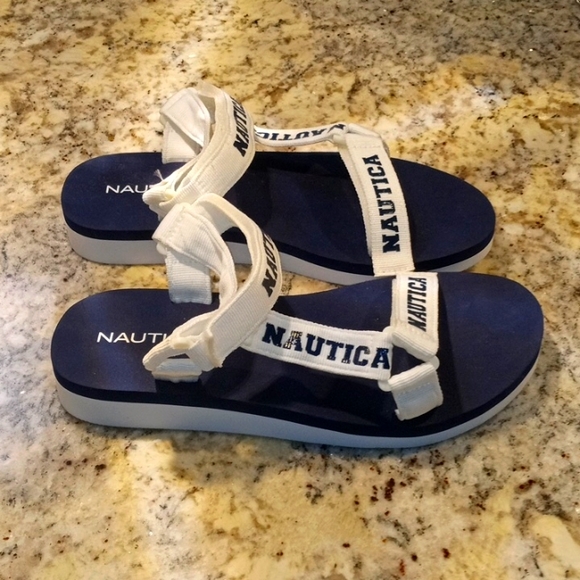 Nautica - Picture 3 of 4